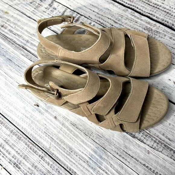 Clarks Ultimate Comfort Collection Hook And Loop Sandals Tan 9 - Picture 3 of 4
